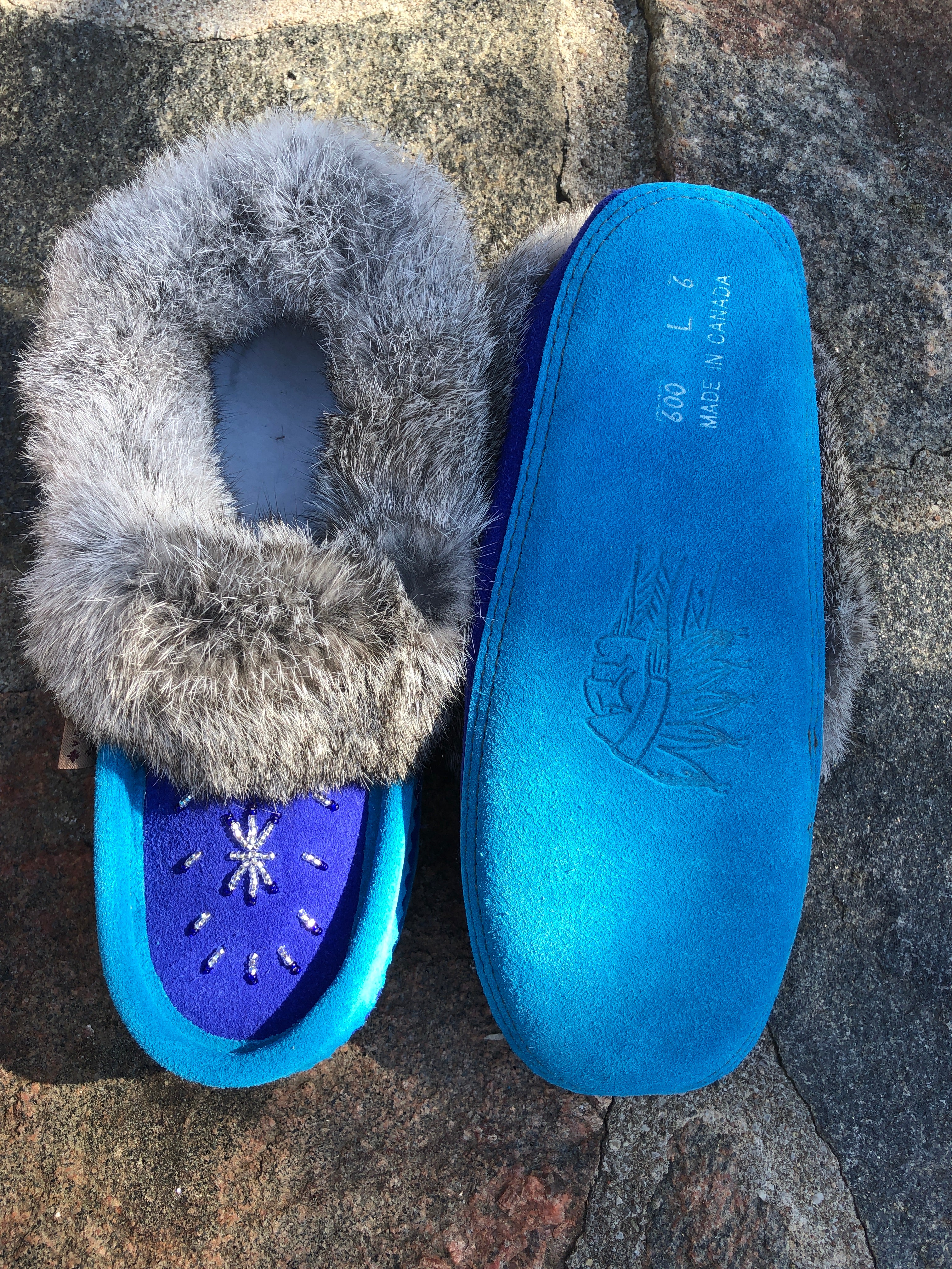 Royal blue hot sale ugg slippers